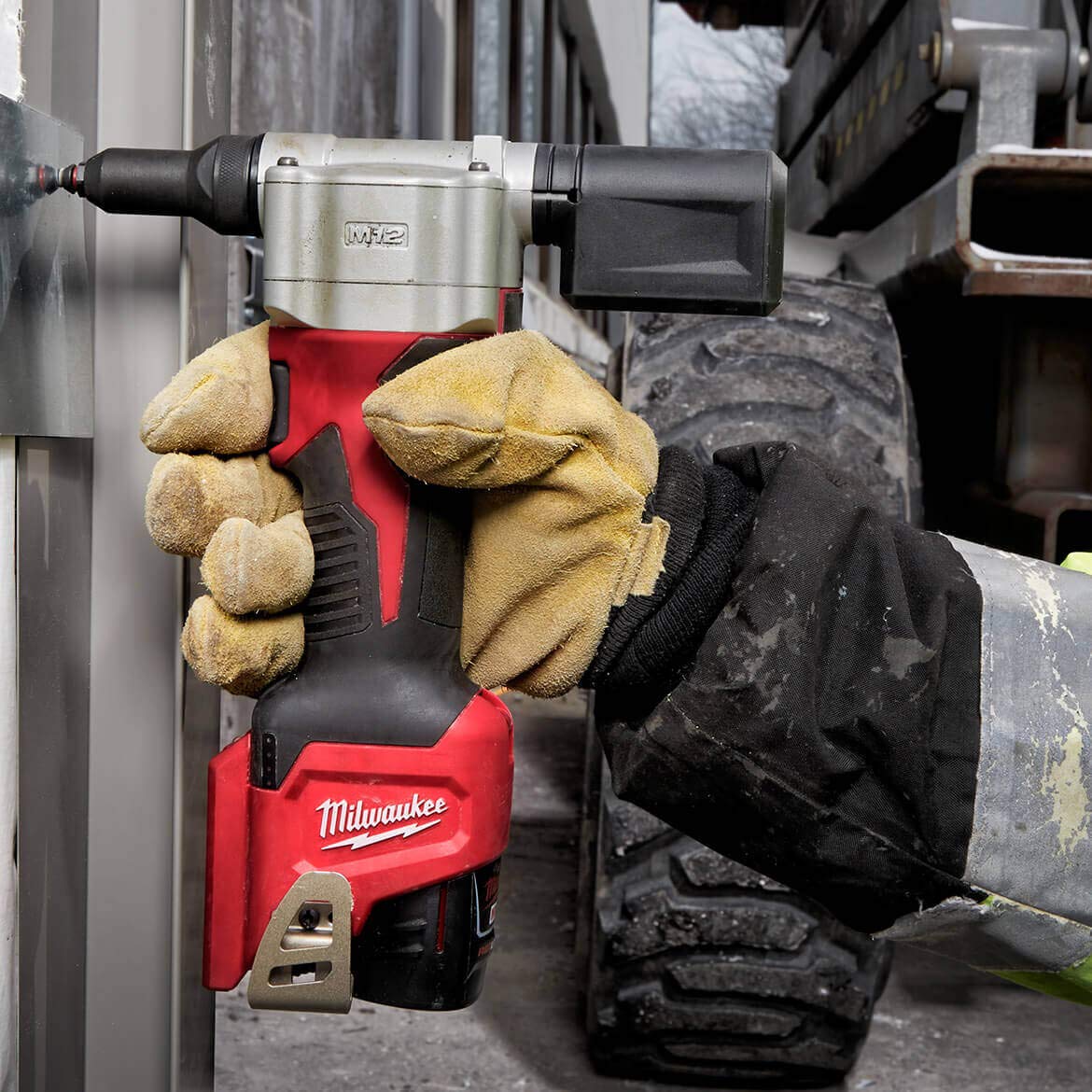 Milwaukee 2550-22 M12 Rivet Tool Kit