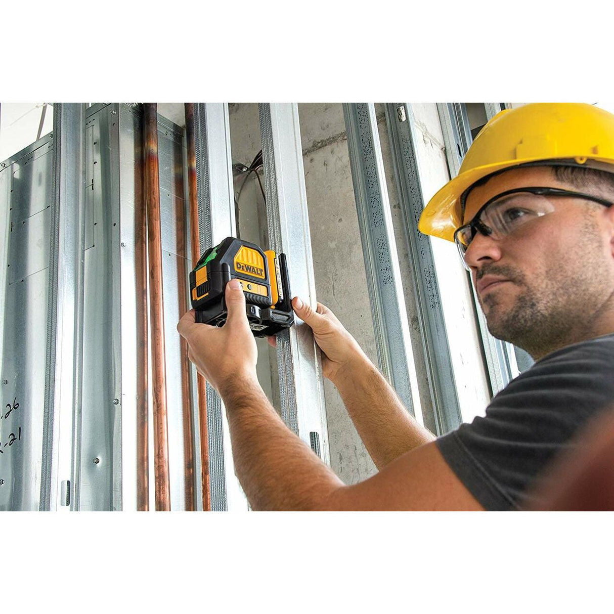 12V MAX* GREEN CROSS LINE LASER