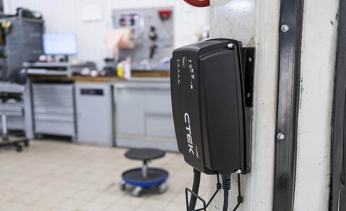 CTEK PRO25SE Professional 12V Battery Charger and Power Supply