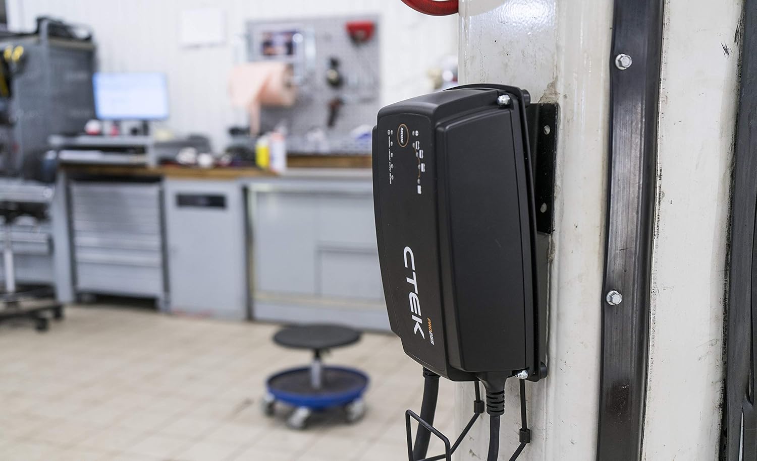 CTEK PRO25SE Professional 12V Battery Charger and Power Supply