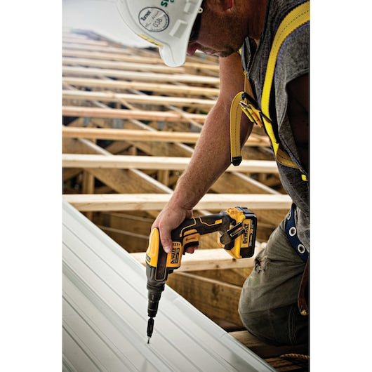 DeWalt DCF622M2 20V Max* XR Versa-Clutch Adjustable Torque Screwgun Kit