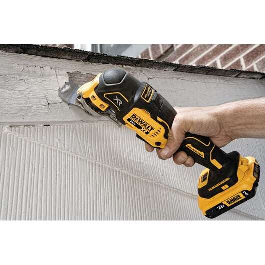 20V MAX* XR® Brushless Cordless 3-Speed Oscillating Multi-Tool Kit (2.0 Ah Battery)