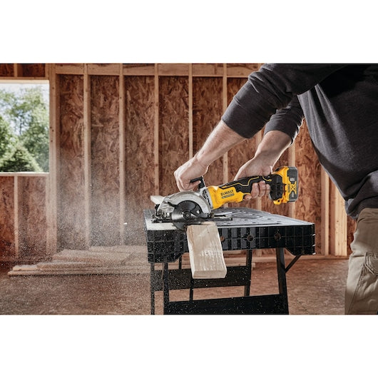 DeWalt DCS571B Atomic 20V MAX* Brushless 4-1/2 in Cordless Circular Saw