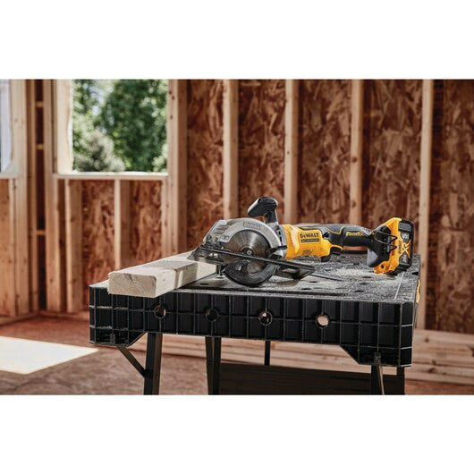 ATOMIC 20V MAX* Brushless 4-1/2 in. Cordless Circular Saw Kit