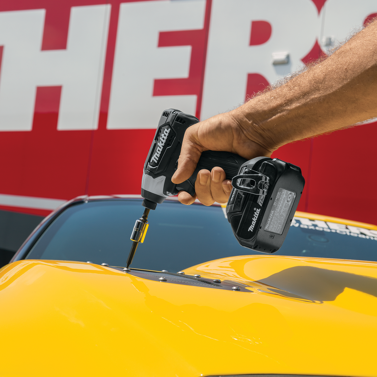 18-Volt LXT Sub-Compact Brushless 2-Piece Combo Kit (Driver-Drill/Impact Driver) 2.0Ah with bonus 18V 5.0Ah LXT Battery