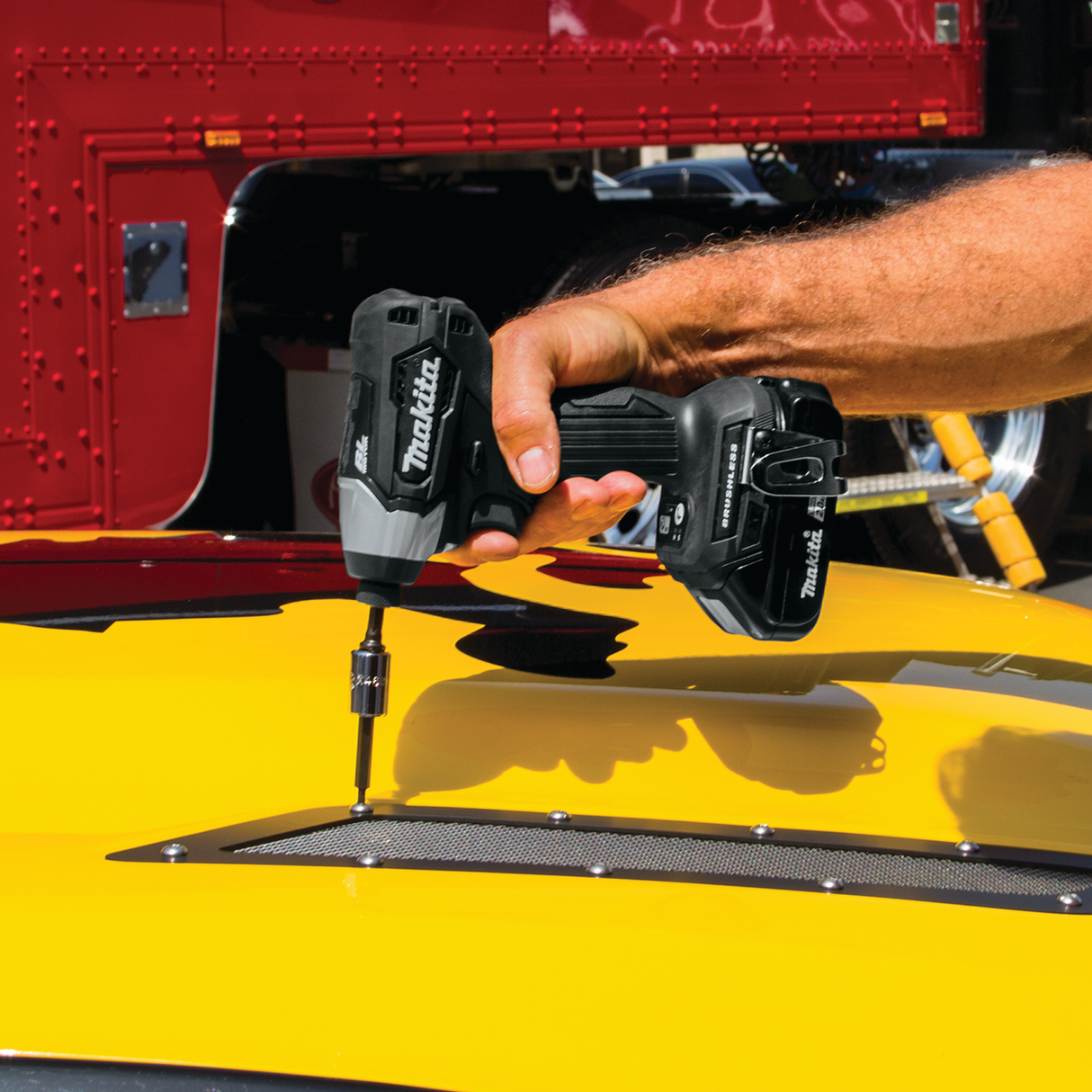 18-Volt LXT Sub-Compact Brushless 2-Piece Combo Kit (Driver-Drill/Impact Driver) 2.0Ah with bonus 18V 5.0Ah LXT Battery