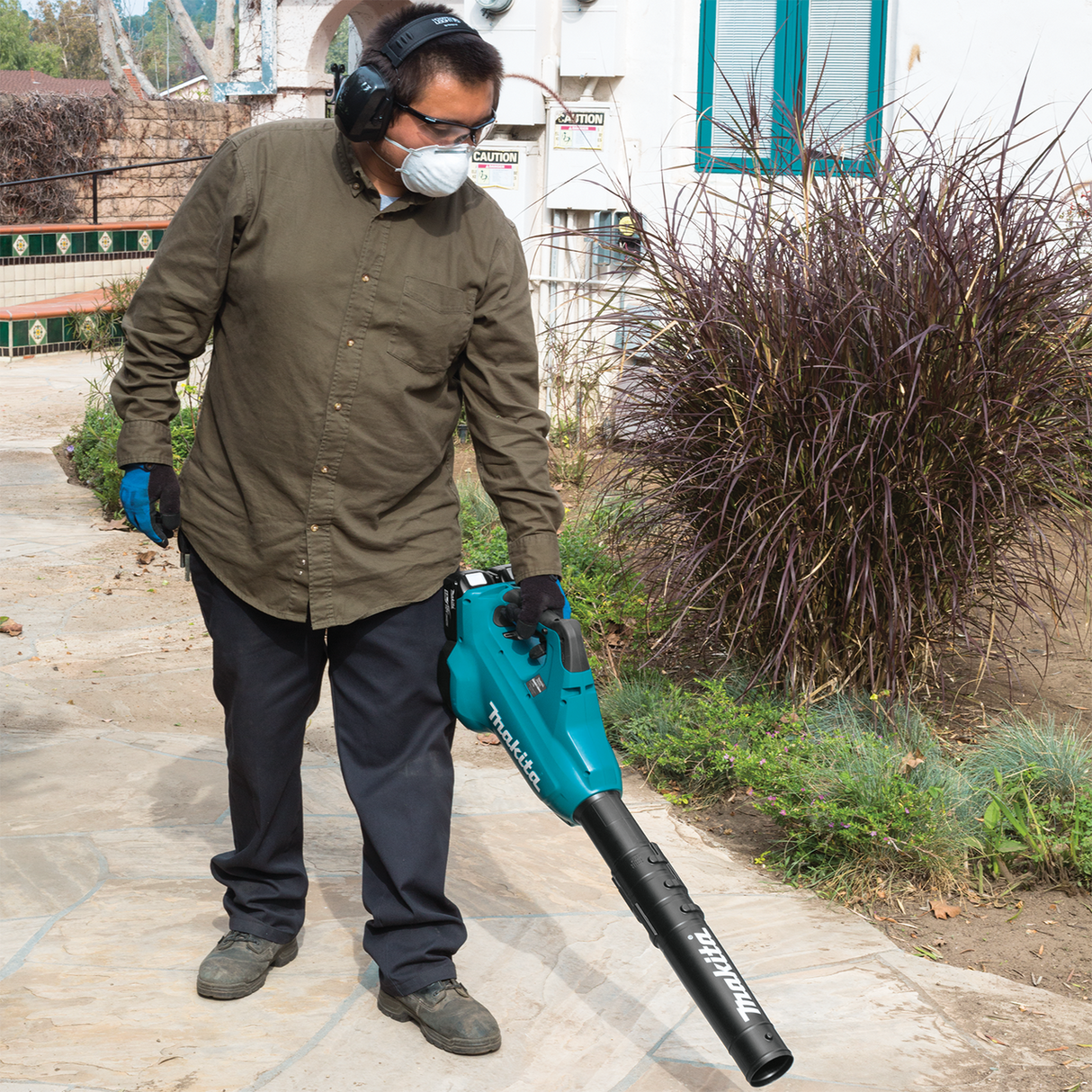 36V (18V X2) LXT® Brushless Blower Kit with 4 Batteries (5.0Ah)