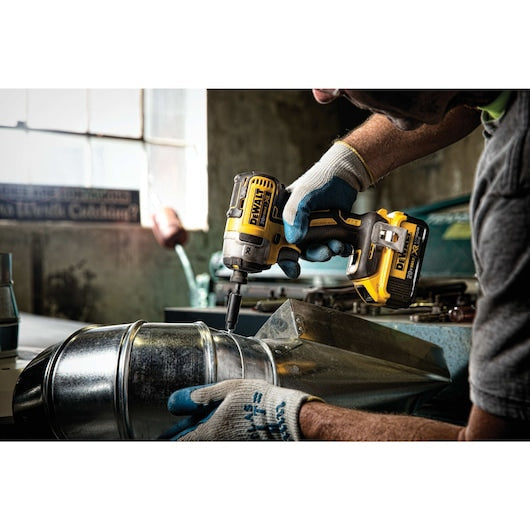 DeWalt DCF887M2 20V MAX* XR 3-Speed 1/4 in. Impact Driver Kit