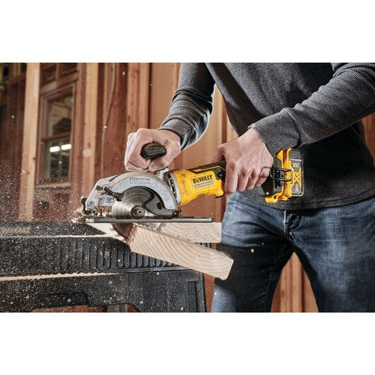 ATOMIC 20V MAX* Brushless 4-1/2 in. Cordless Circular Saw Kit